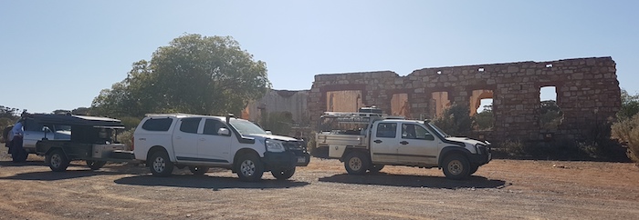 Aaron's Patrol, Greg and Margot's Colorado and Kim's Rodeo outside Kunanalling ruins.