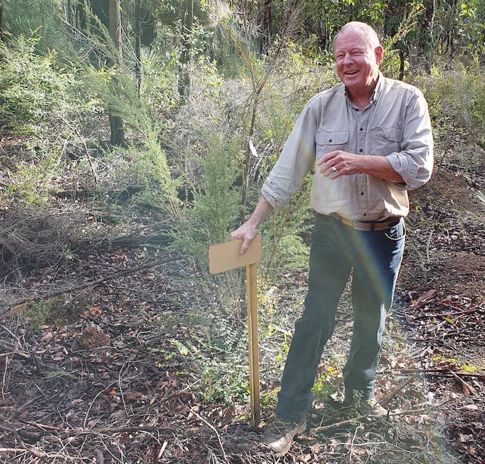 Kim explains the purpose of the 'hockey stick' markers often seen on bush roads and tracks.