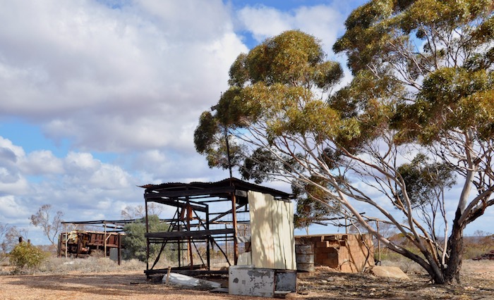 Derelict buildings at Cundeelee.