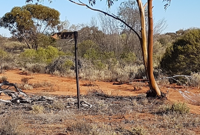 The location of the soak at the various rocks is not always obvious and a directional sign helps.