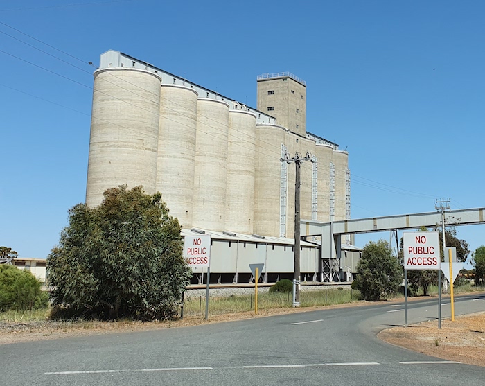 Merredin grain silos.